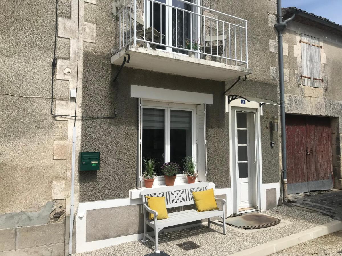 فيلا Le Petit Maison Montembœuf المظهر الخارجي الصورة